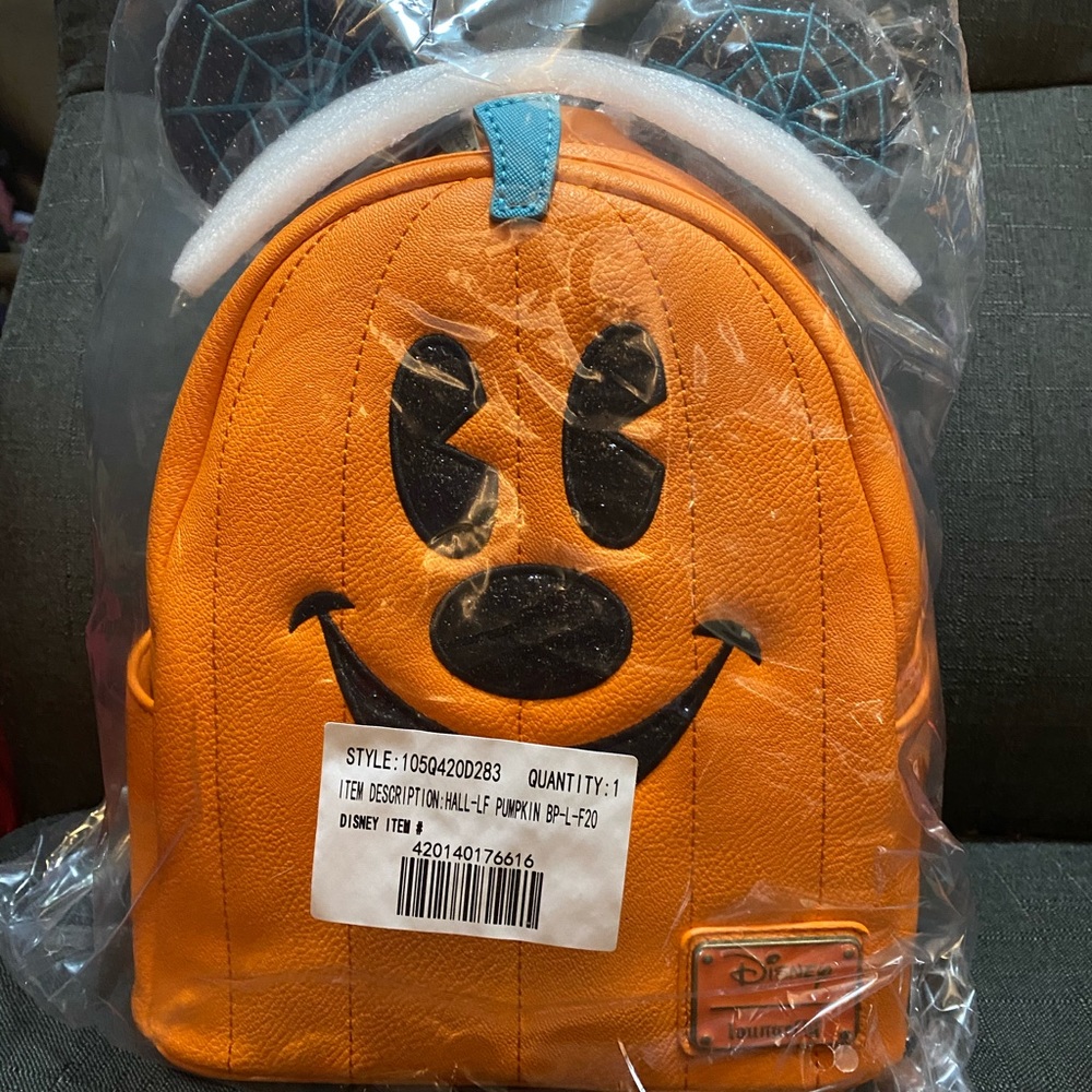 Mickey pumpkin loungefly